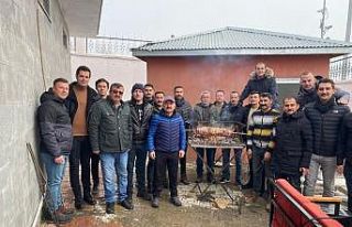 Ağrı Valisi Varol’dan korumalarına çağ kebabı...