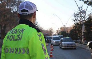 Ağrı’da 527 sürücüye 220 bin 991 lira para...