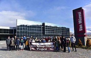 Ahlatlı öğrenciler Van’ı gezdi