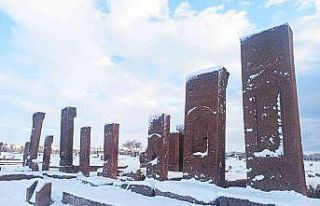Ahlat’ta kar yağışı