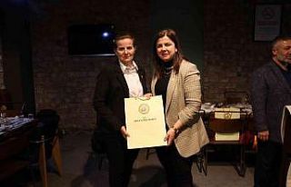 AK Kadınlar seçme ve seçilme hakkının kutladı