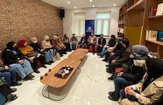 AK Partili Özgür Hızal üniversitelilerle buluştu