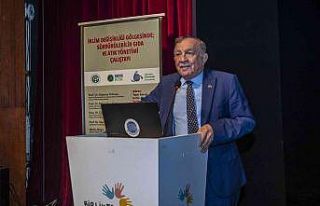 Akay: "Tüketen toplumlar üreten toplumların...