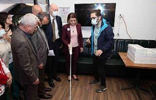 Akıllı bastonlar sayesinde görme engelli vatandaşlar...