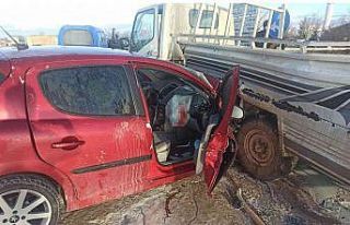 Aksaray’da otomobil kamyonetle çarpıştı: 2 yaralı