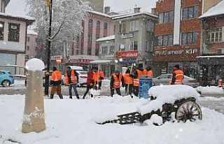 Akşehir’de kar temizliği çalışmaları sürüyor