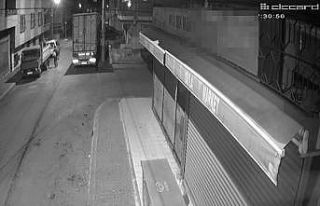 Akü hırsızı rahat tavrıyla pes dedirtti