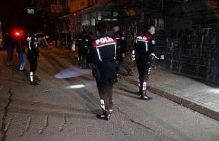 Alacak verecek kavgasında silahlar konuştu: 2 yaralı,...