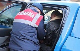 Alkollü sürücü ruhsatsız tüfekle görevden dönen...