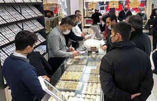 Altın fiyatları düştü, vatandaşlar kuyumculara...