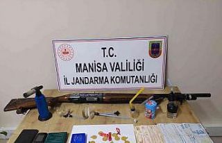 Altın ve para çalan hırsızlar jandarmadan kaçamadı