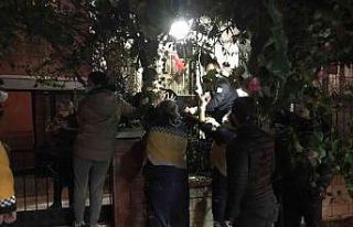 Altıncı kattan düşerek demir korkuluklara saplanan...