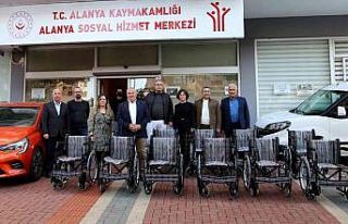 ALTSO Başkanı Şahin’den 10 adet tekerlekli sandalye...