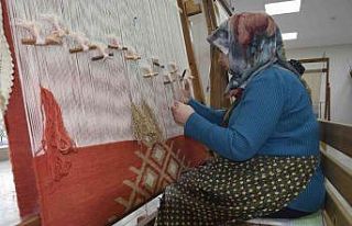Alyazma kilimi her sırası ayrı emekle dokunarak...