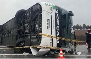 Amasya’da yolcu otobüsü devrildi: 2 ölü, 24...