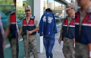 Amcasını öldüren genç kıza ceza indirimi