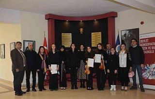 Anadolu Üniversitesi Devlet Konservatuvarı öğrencilerinden...