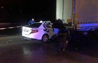 Ankara’da bir otomobil park halindeki TIR’a ok...