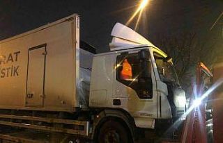Ankara’da çekicinin taşıdığı kamyon köprüye...