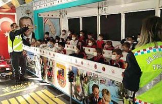 Ankara’da jandarma ekipleri ilköğretim öğrencilerine...