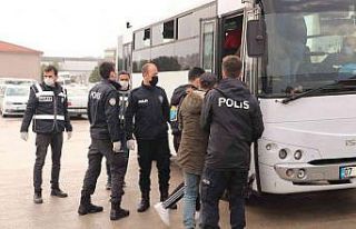 Antalya’da çeşitli suçlardan aranan 77 kişi...