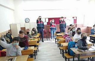 Antalya’da jandarmadan öğrencilere ‘KADES ve...