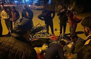 Antalya’da motosikletler çarpıştı, 2 sürücü...