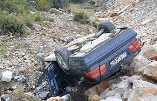 Antalya’da otomobil takla attı: 2 yaralı