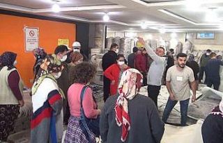 Antalya’da ucuz halı izdihamı