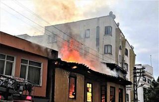 Antalya’da yanan binanın birinci katında mahsur...