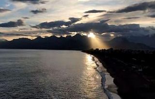 Antalya’nın dünyaca ünlü sahilinde kartpostallık...