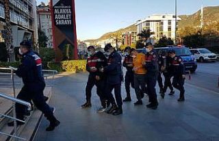 Antalya’nın turizm merkezleri torbacılardan arındırıldı:...
