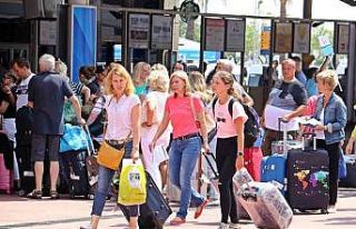 Antalya’ya gelen turist sayısı 9 milyonu geçti