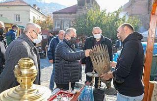Antika pazarı aynı gün aynı yerde