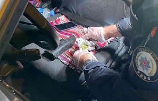 Aracından uyuşturucu madde çıkan şahıstan pes...