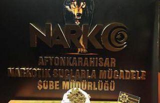 Arama yapılan otomobilde 1 kilo 250 gram esrar ele...