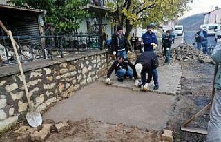 Arapgir’de kilit taş ve altyapı çalışmaları...