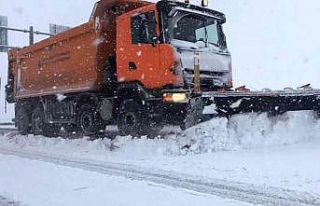 Ardahan’da ulaşıma kar ve tipi engeli