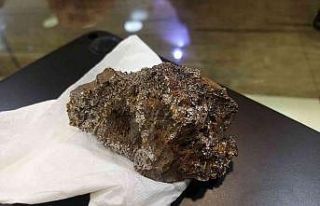 Arkadaşının hediye ettiği göktaşını iş yerinde...