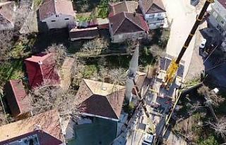 Arnavutköy’de lodosta hasar gören minare yıkılmaya...