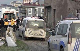Arnavutköy’de üzerine su deposu düşen kişi...