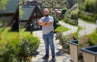 Artvin’de kafe yangınında ağır yaralanan genç...