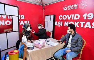 Aşı noktasında 22 bin vatandaş randevusuz aşısını...