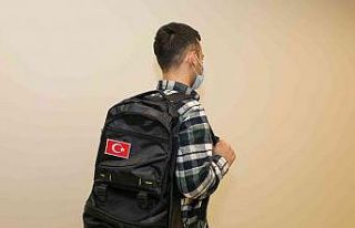 Asker adaylarına Talas’tan çanta hediyesi