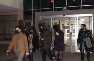 Askeri yasak bölgede yakalanan Yunan polis, kız...