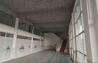 Asma tavanı çöken terminal binasındaki temizleme...