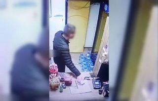 Ataşehir’de tekel bayiinde telefon hırsızlığı...