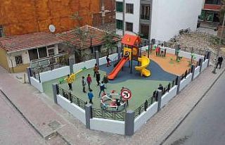 Atıl durumdaki arsaya çocuk parkı yapıldı