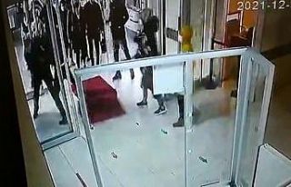 Avcılar’da hasta yakını güvenlik görevlisine...