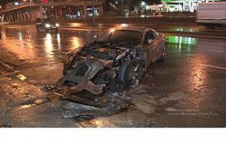 Avcılar’da lüks otomobil yandı